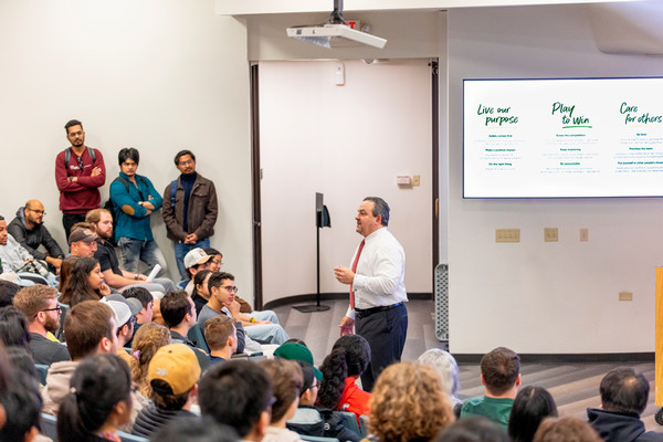 LU alum, bp America president Orlando Alvarez kicks off College of Business speaker series
