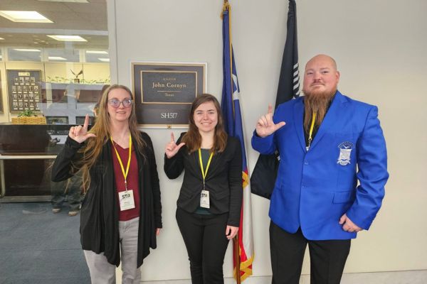 Exercise science students travel to Washington D.C. to generate conversations about research 