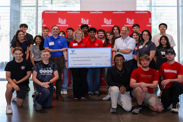 Valero supports Red Robotics with large donation