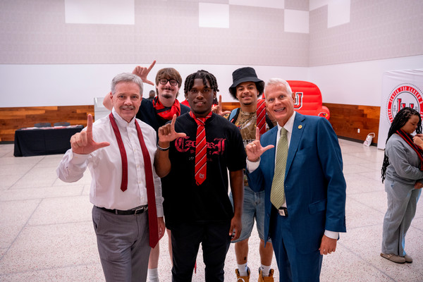 Taylor-ed Tuesday teaches students how to dress for success